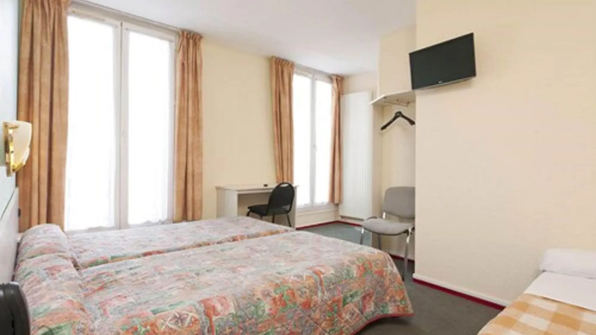 Hotel Ferney Republique Paris Frankrike