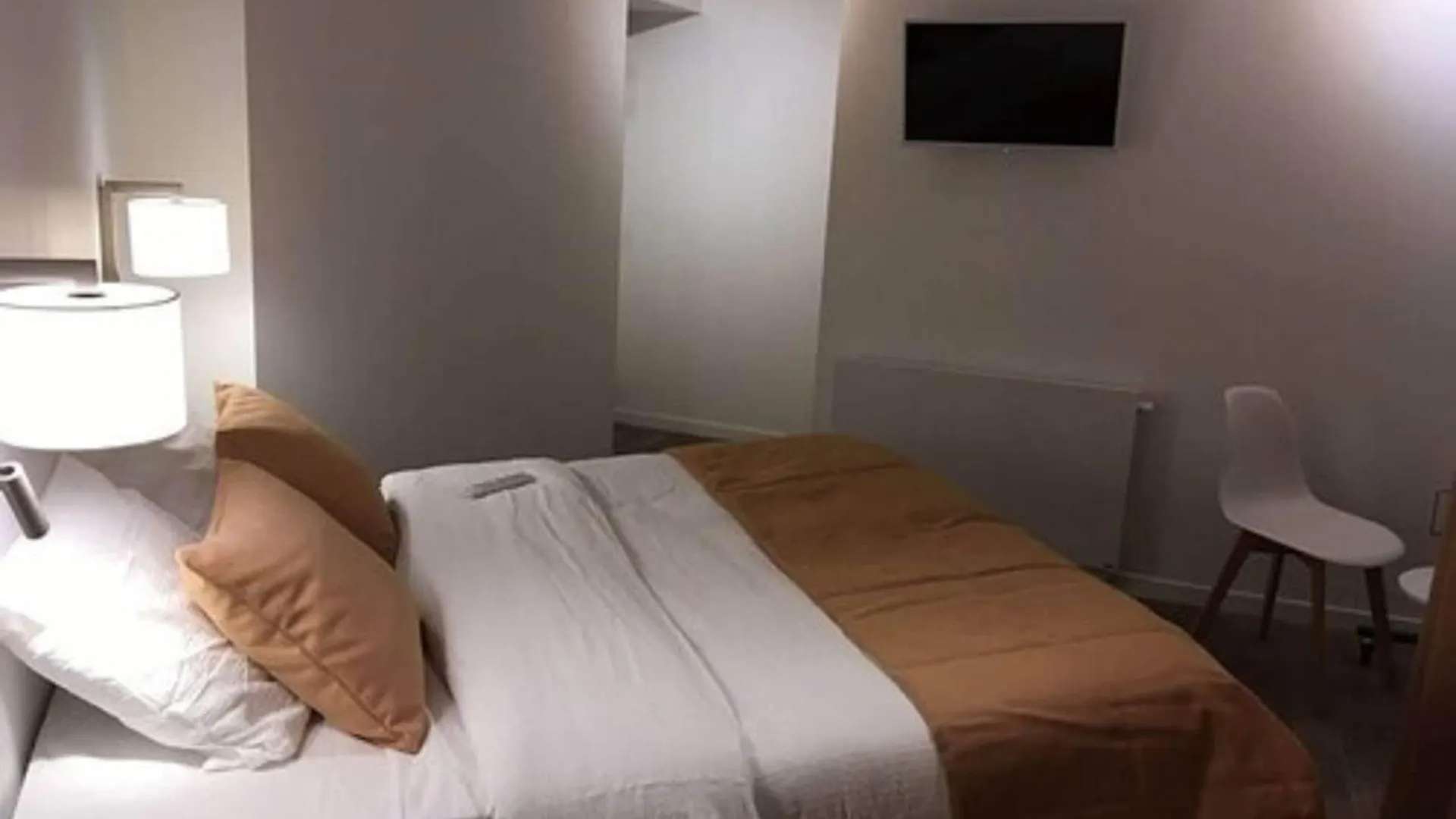 Hotel Ferney Republique Paris Frankrike