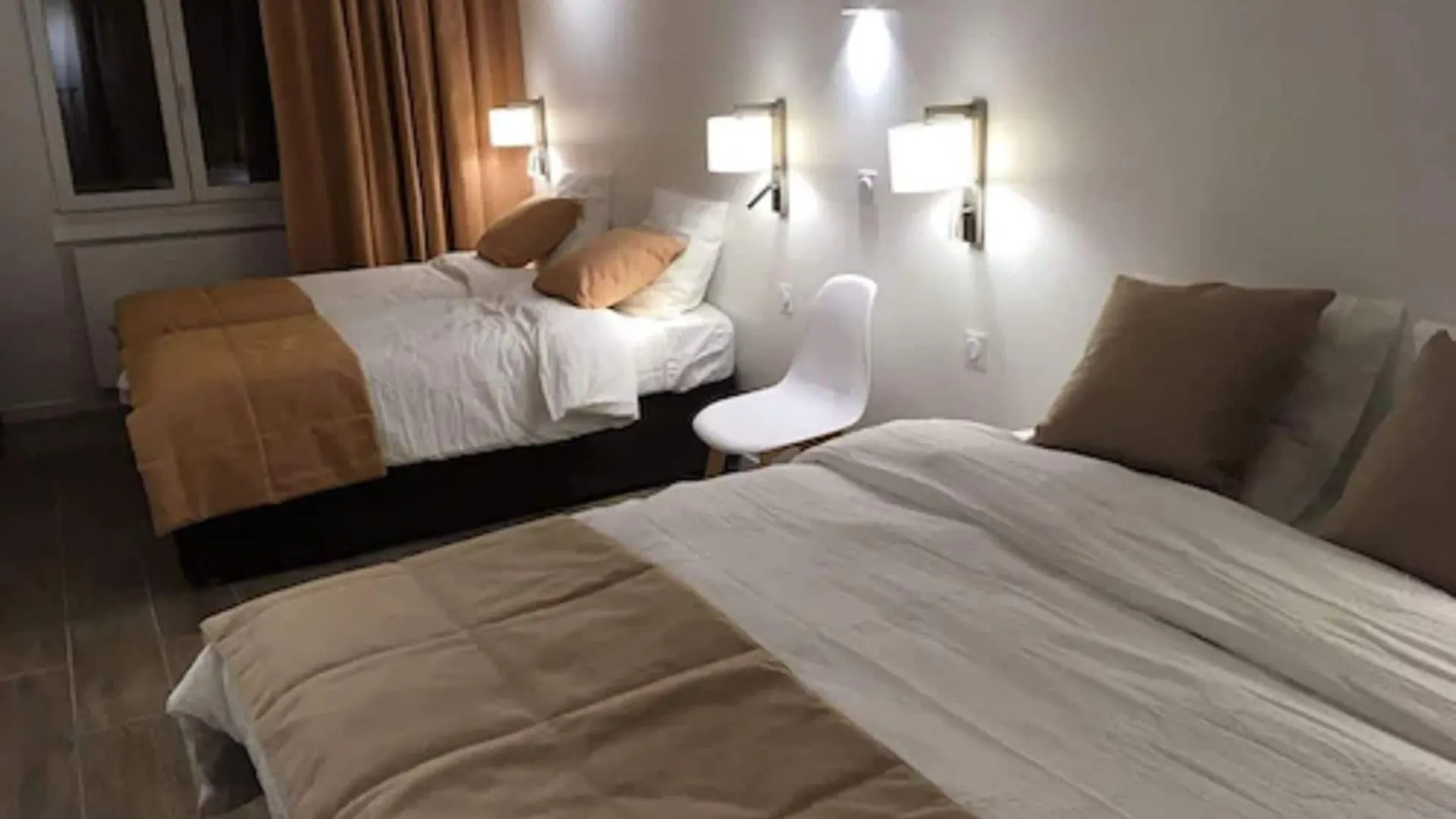 Hotel Ferney Republique Paris Frankrike