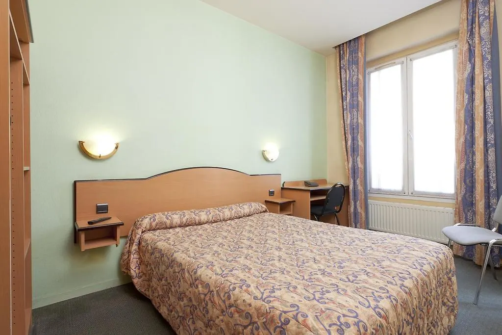 Hotel Ferney Republique Paris