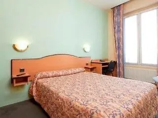 Hotel Ferney Republique Paris