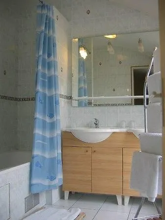 Hotel Ferney Republique Paris
