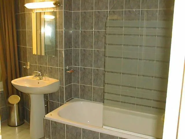 Hotel Ferney Republique Paris 0*,  Frankrike