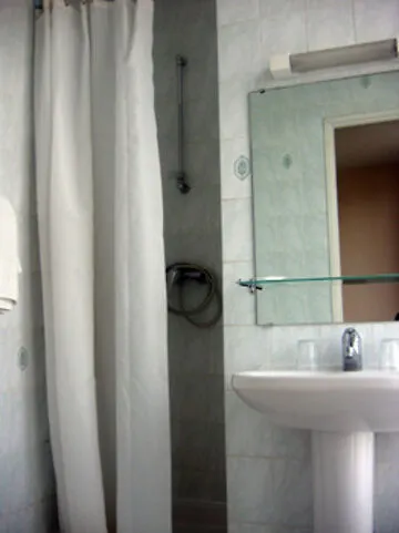 Hotel Ferney Republique Paris